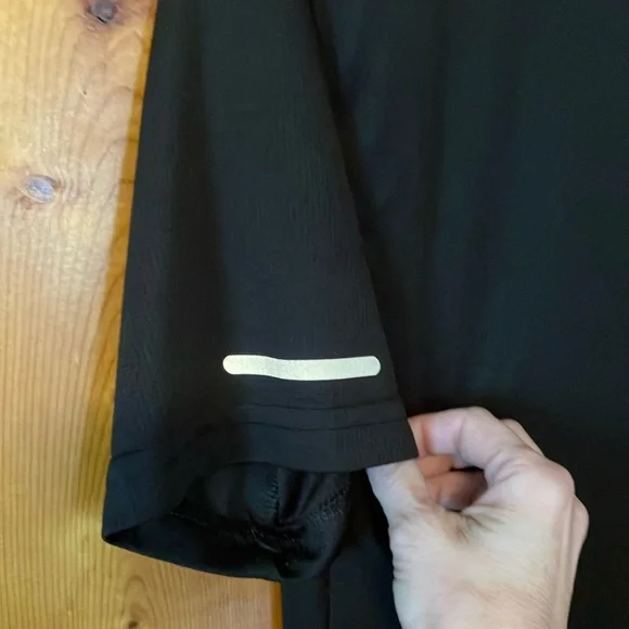 Size Medium Men’s Athletic Regular Fit Quick Dry Tee - Picture 4 of 5